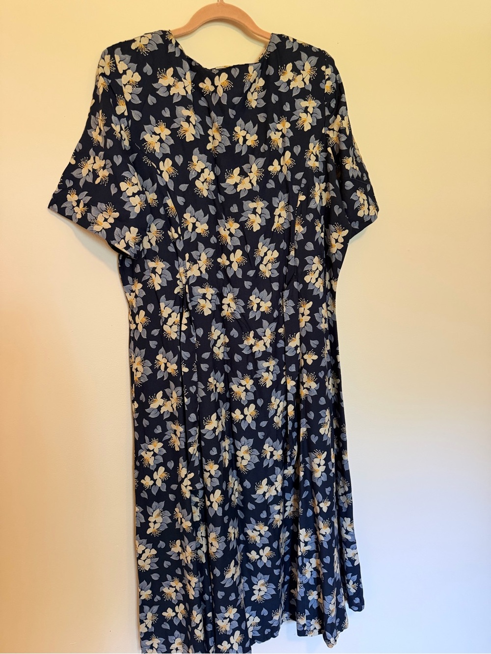 Vintage Navy Floral Button-Front Midi Dress with Yellow Flowers - Picture 5 of 6
